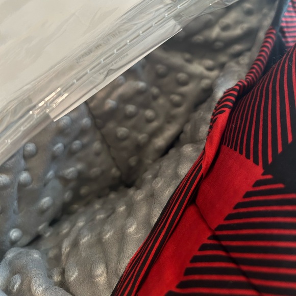 NWT beddys Cozy Cabin Blanket - Picture 3 of 3